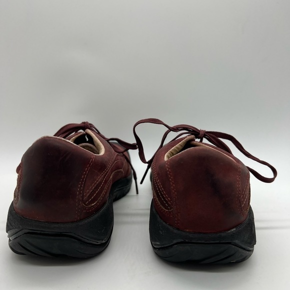 KEEN WOMENS RED/BURGUNDY WALKING AND HIKING LEATHER SHOES SIZE 9 - Picture 4 of 14